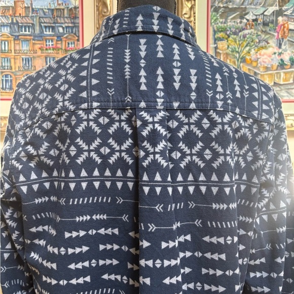 CABELAS WOMENS NAVY & WHITE BUTTON DOWN AZTEC DESIGN FLANNEL CASUAL SHIRT SZ L - Picture 5 of 11
